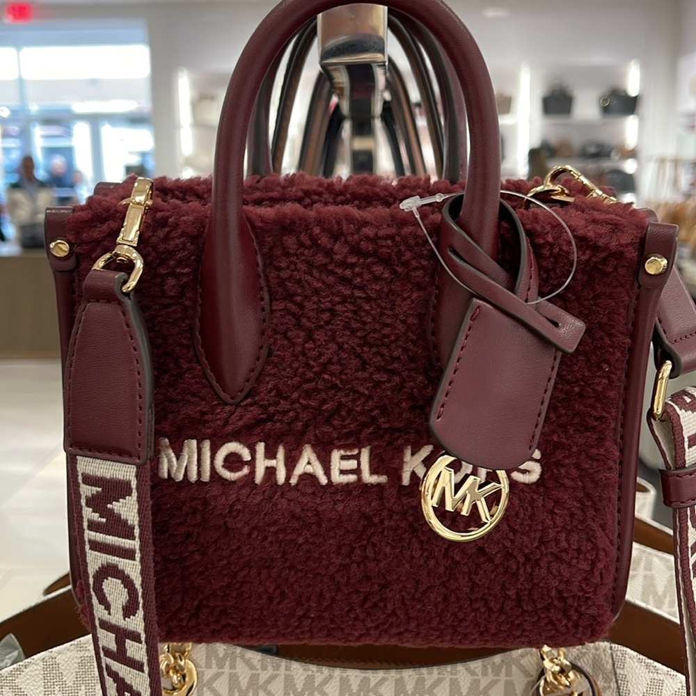 Michael Kors Mirella Extra-Small Sherpa XS SHOPPER XBODY
SHEARLING Crossbody - Picture 3 of 16
